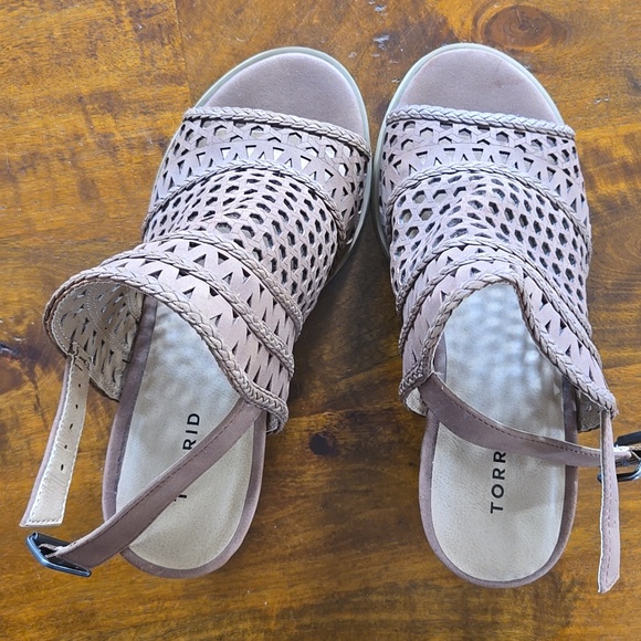 NWOT Torrid Tan Cutout Block Heel Sandals Size 7.5 Wide - Picture 7 of 11